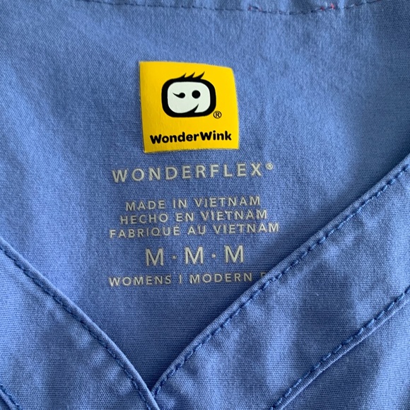 Scrub Tops (3) Women’s Medium Navy Blue Pink WonderWink Prints Maeve ScrubStar - Picture 14 of 16